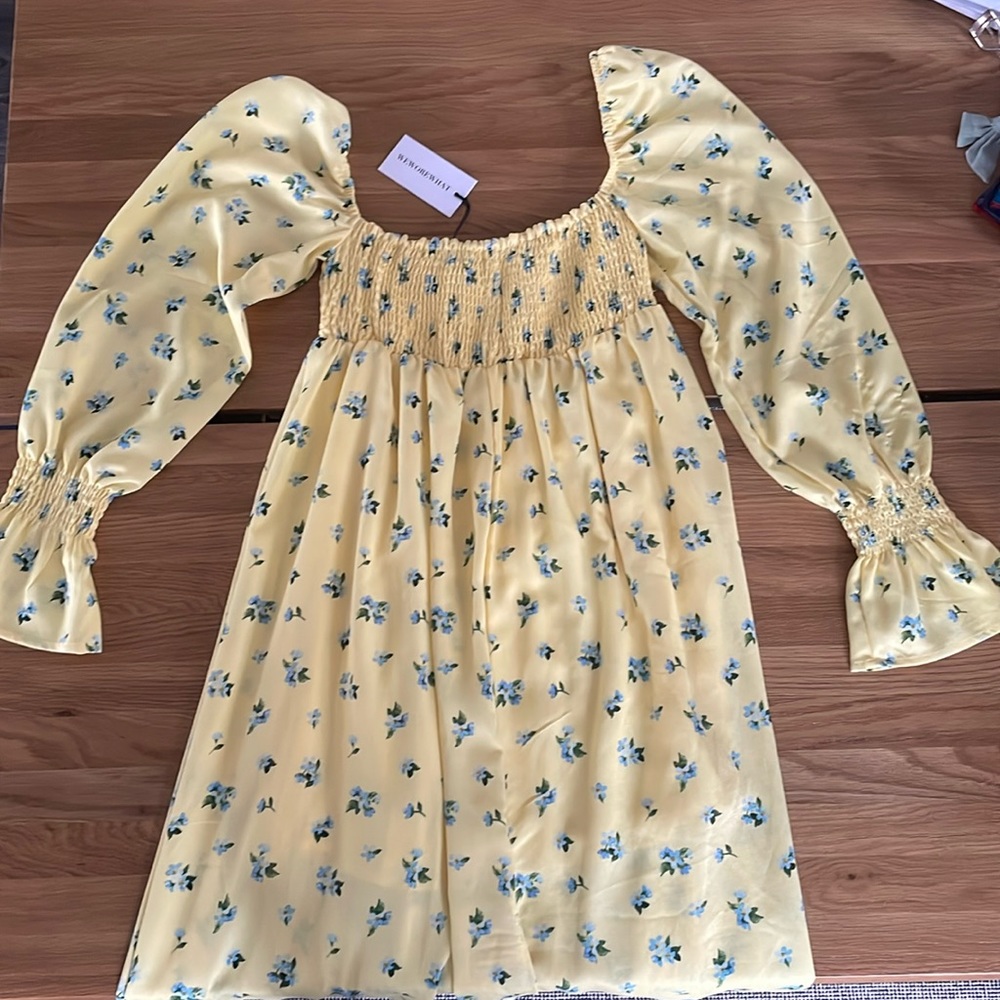 WEWOREWHAT Yellow Floral Print On Off Shoulder Smocked Maxi Dress XS NWT